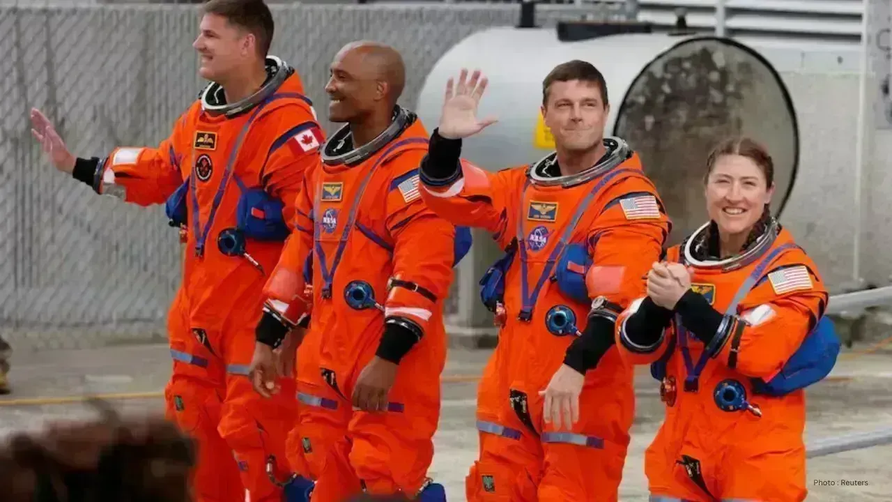 Trump Hails Artemis II Mission Crew for Breakthrough Moon Voyage