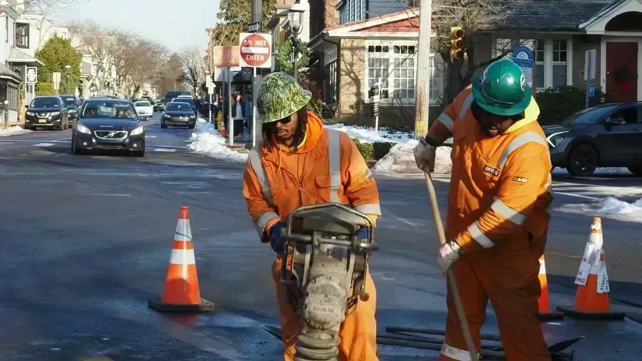 Lane Closures Ignite Traffic Adjustments on Ottawa's Hwy 417