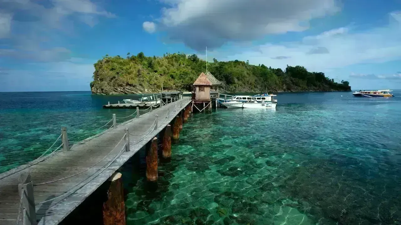 Indonesia Detains Foreigners in Work Permit Crack