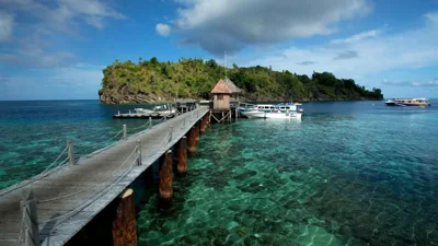 Indonesia Detains Foreigners in Work Permit Crack