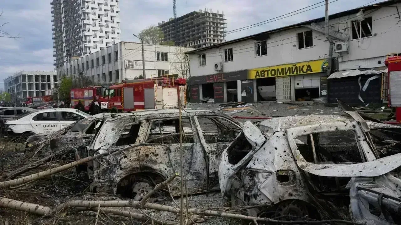 Intensified Russian Assault on Ukraine Claims 16 Lives