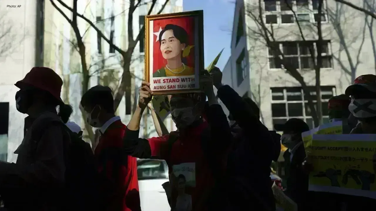 Myanmar Cuts Suu Kyi Sentence, Frees Ex President