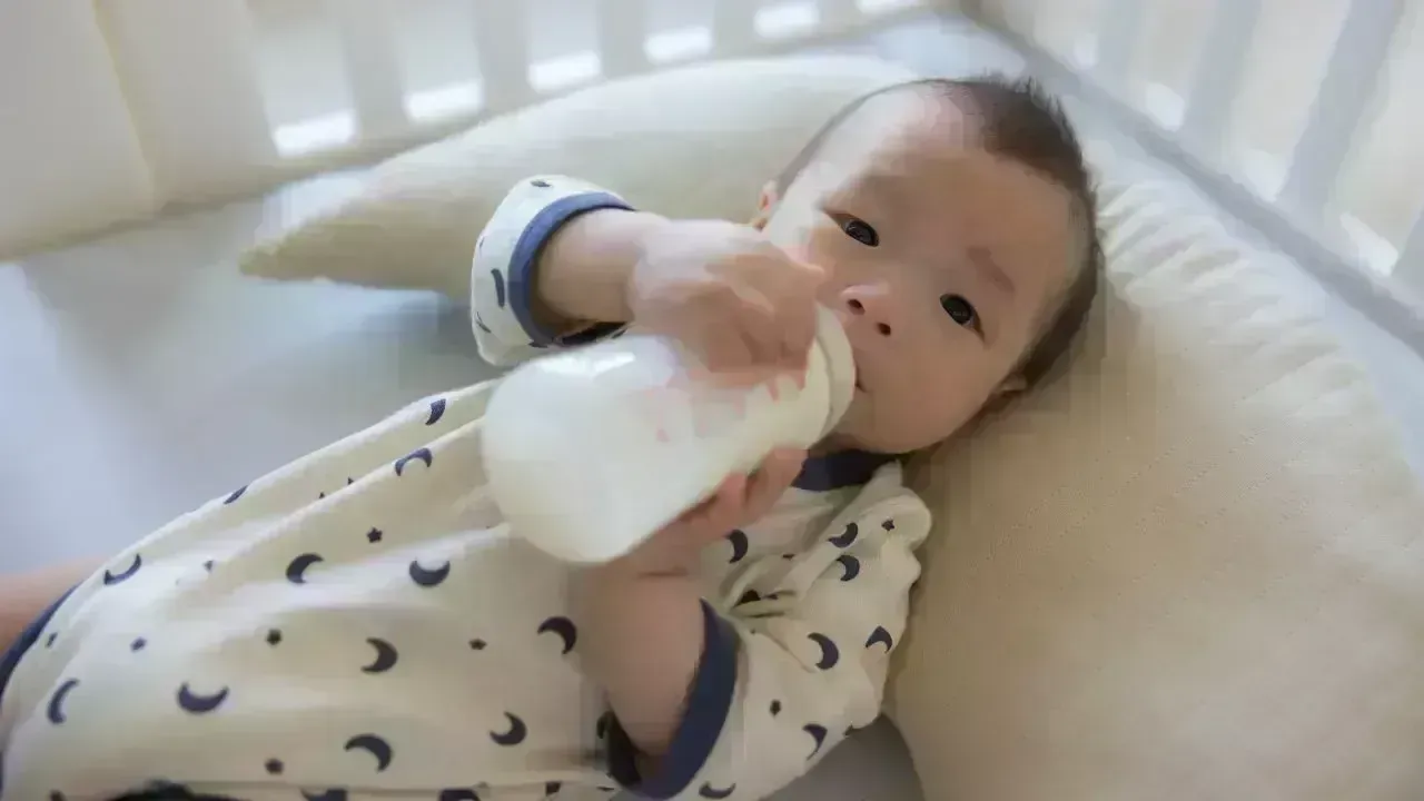 Singapore warns on baby pillow choking risk