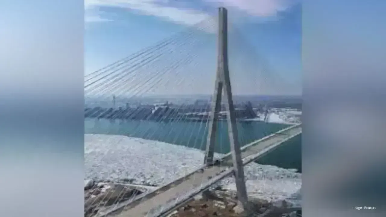 Montreal’s Île Mercier Bridge Closed Amid Rising Flood Threats