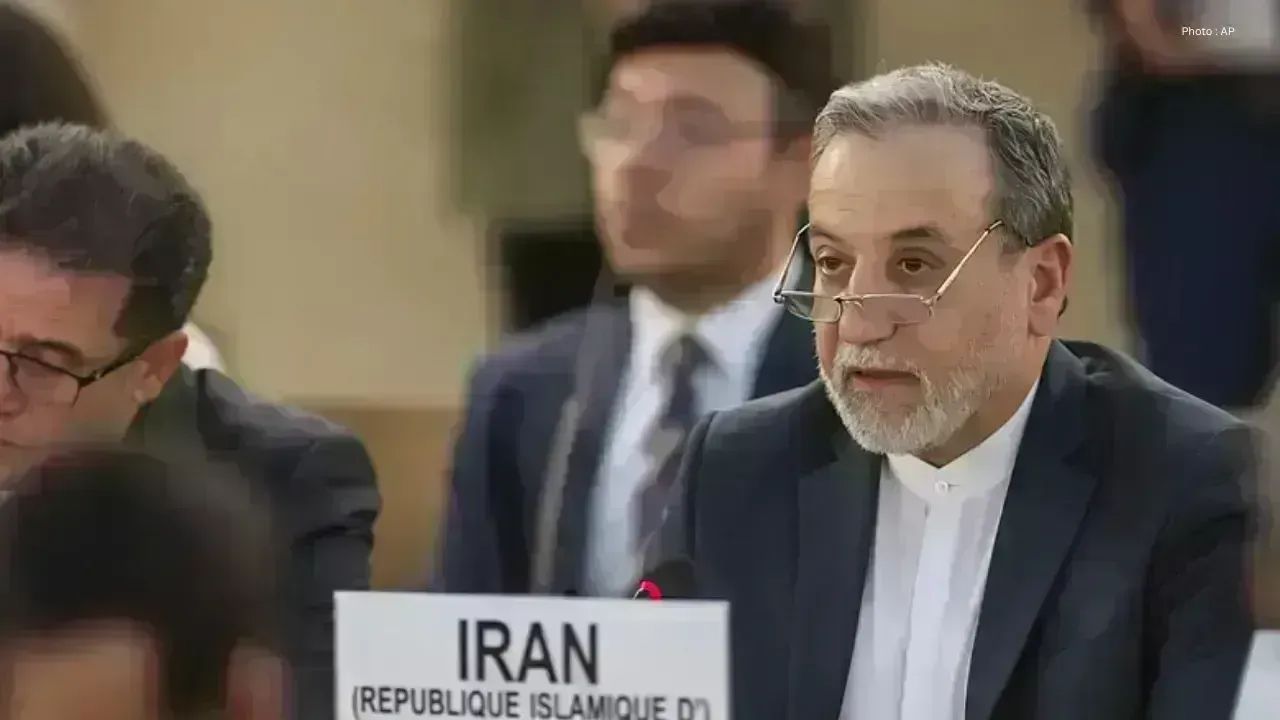 Iran's Foreign Minister Visits Pakistan to Renew US Negotiation Efforts