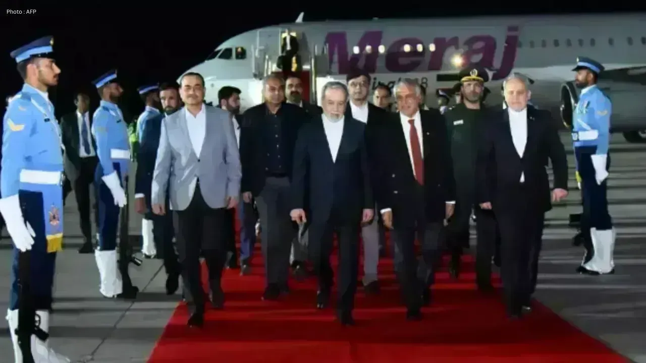 Iran's Foreign Minister Arrives in Pakistan for Peace Discussions