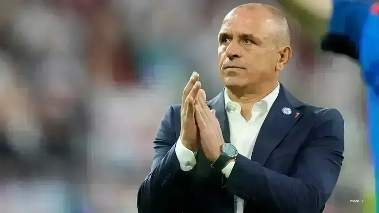 Francesco Calzona Resigns as Slovakia's Coach Following Contract Negotiations