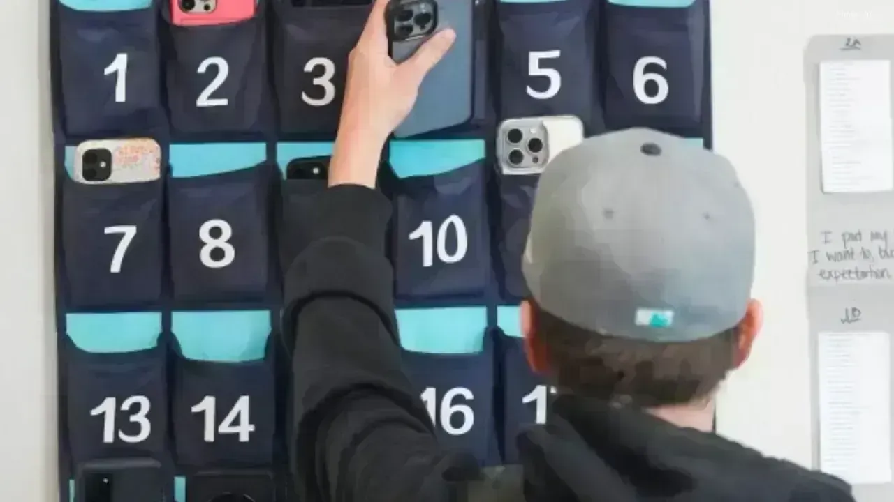 Ontario Weighs Heavy Restrictions on School Cellphones