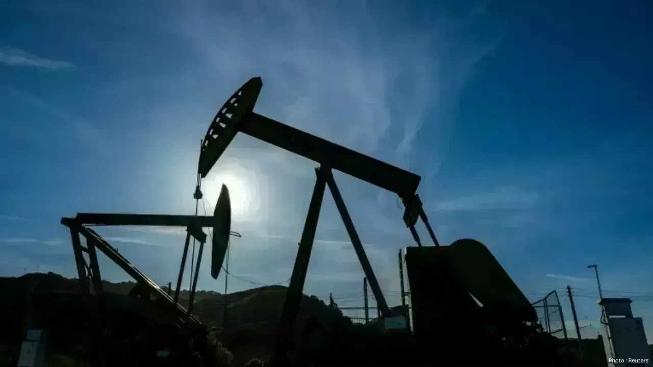 Surge in Oil Prices Due to US Pressure on Iran's Ports