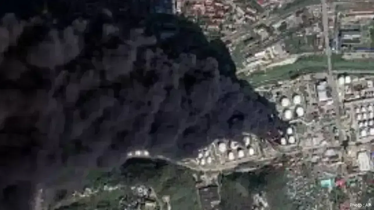 UAV Strikes on Russian Oil Infrastructure Spark Environmental and Economic Fears