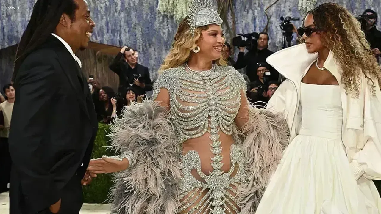 Beyoncé and Sabrina Carpenter Dazzle at the 2026 Met Gala