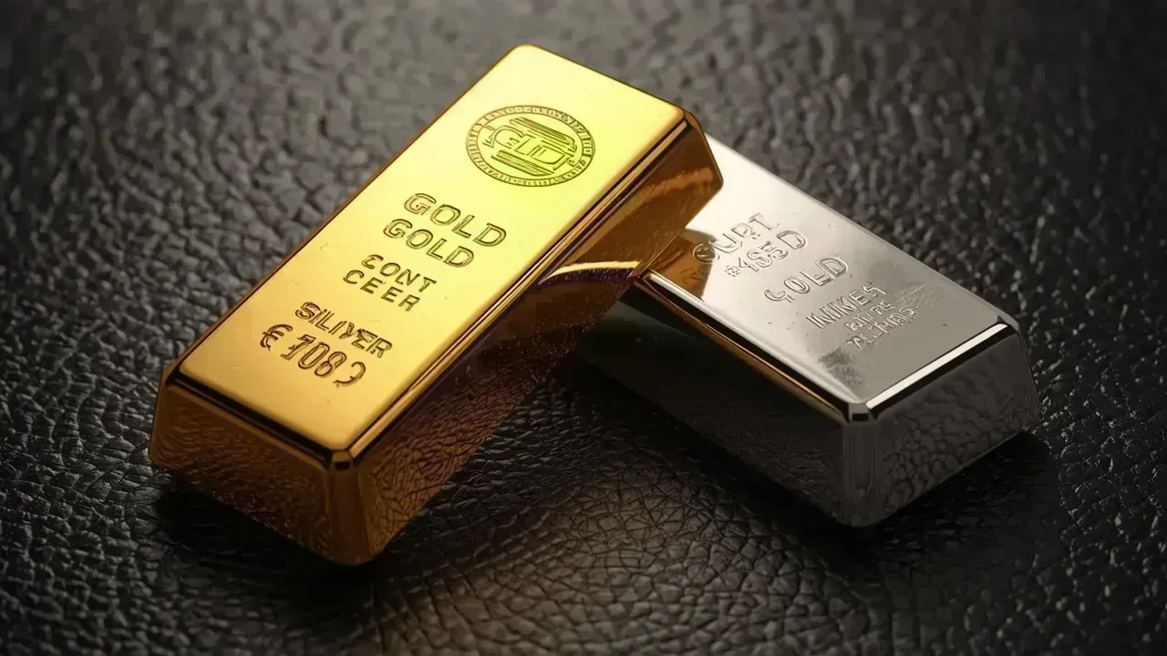 Gold or Silver: Selecting the Safest Precious Metal During Financial Turmoil