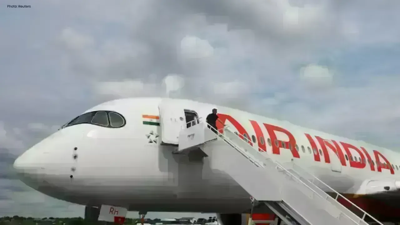Air India Loss Hits Singapore Airlines Profit