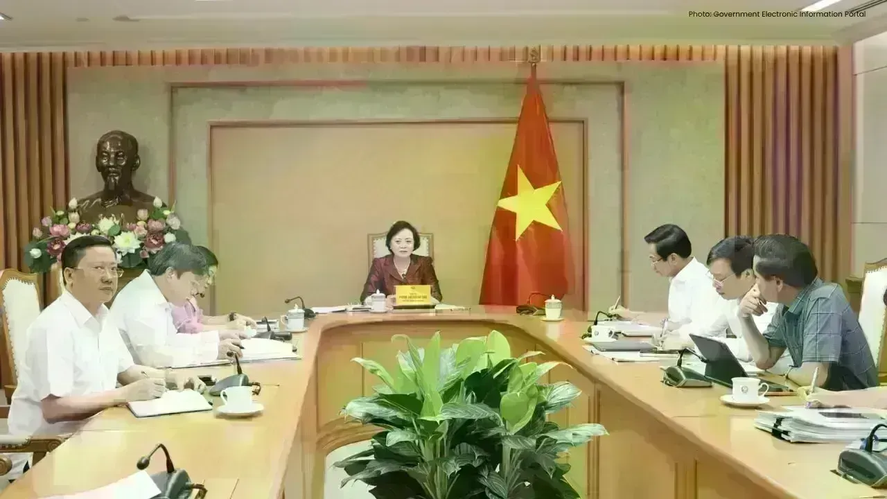 Vietnam Reviews Two-Tier Govt System