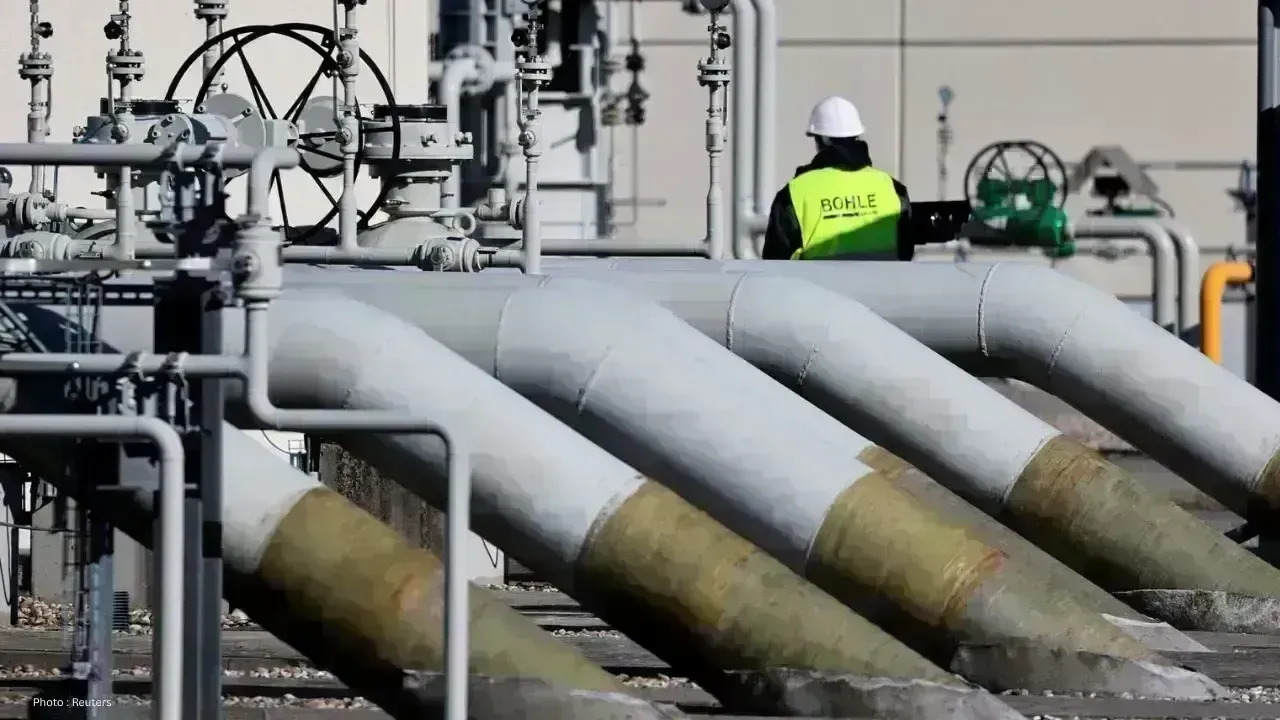 Prime Minister Carney Endorses Alberta's West Coast Pipeline Initiative