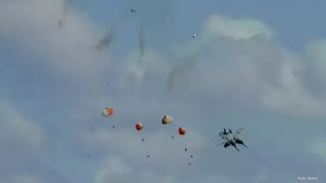 Four Navy Jets Crew Eject Safely Amid Air Show Collision