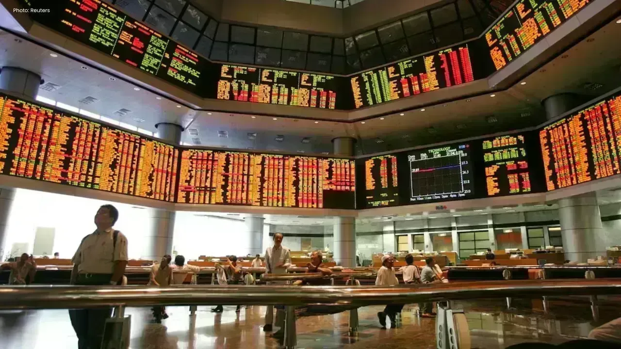 Bursa Malaysia Falls on Global Market Fears