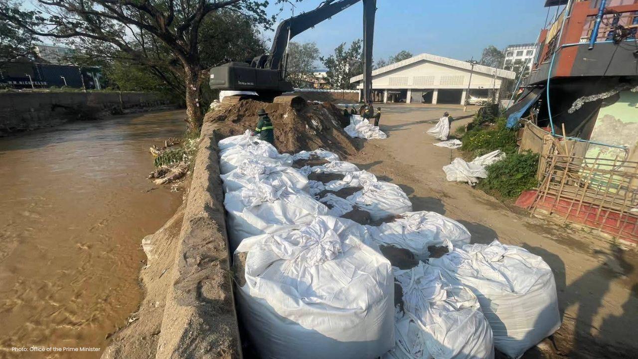 Mae Sai Builds Flood Barriers Before Rains