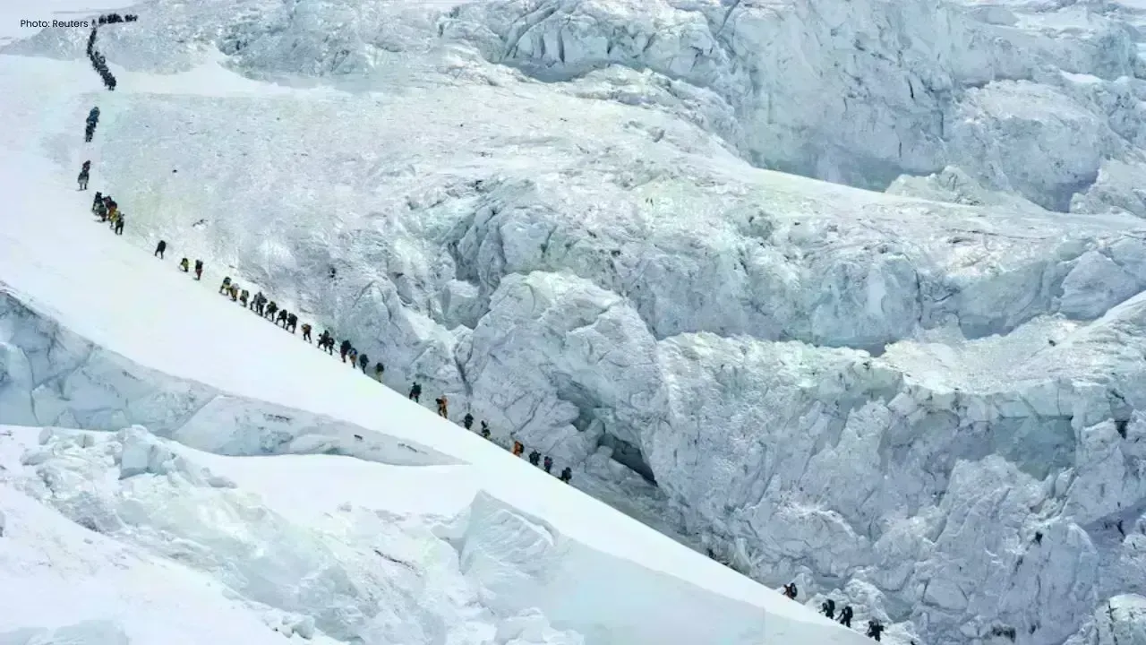Everest Sees Record 274 Climbers in One Day