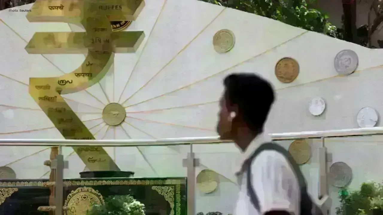 RBI Weighs Rate Hike as Rupee Weakens