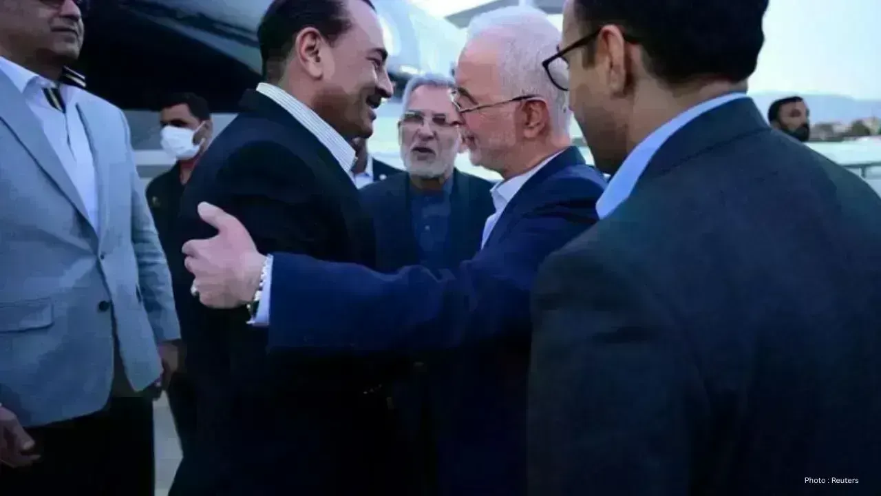 Pakistan's Army Chief Asim Munir Engages with Iran's FM Araghchi Amid Escalating US-Iran Strains