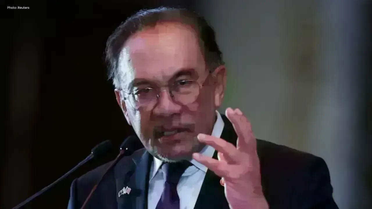 PM Anwar Returns Home Before Aidiladha