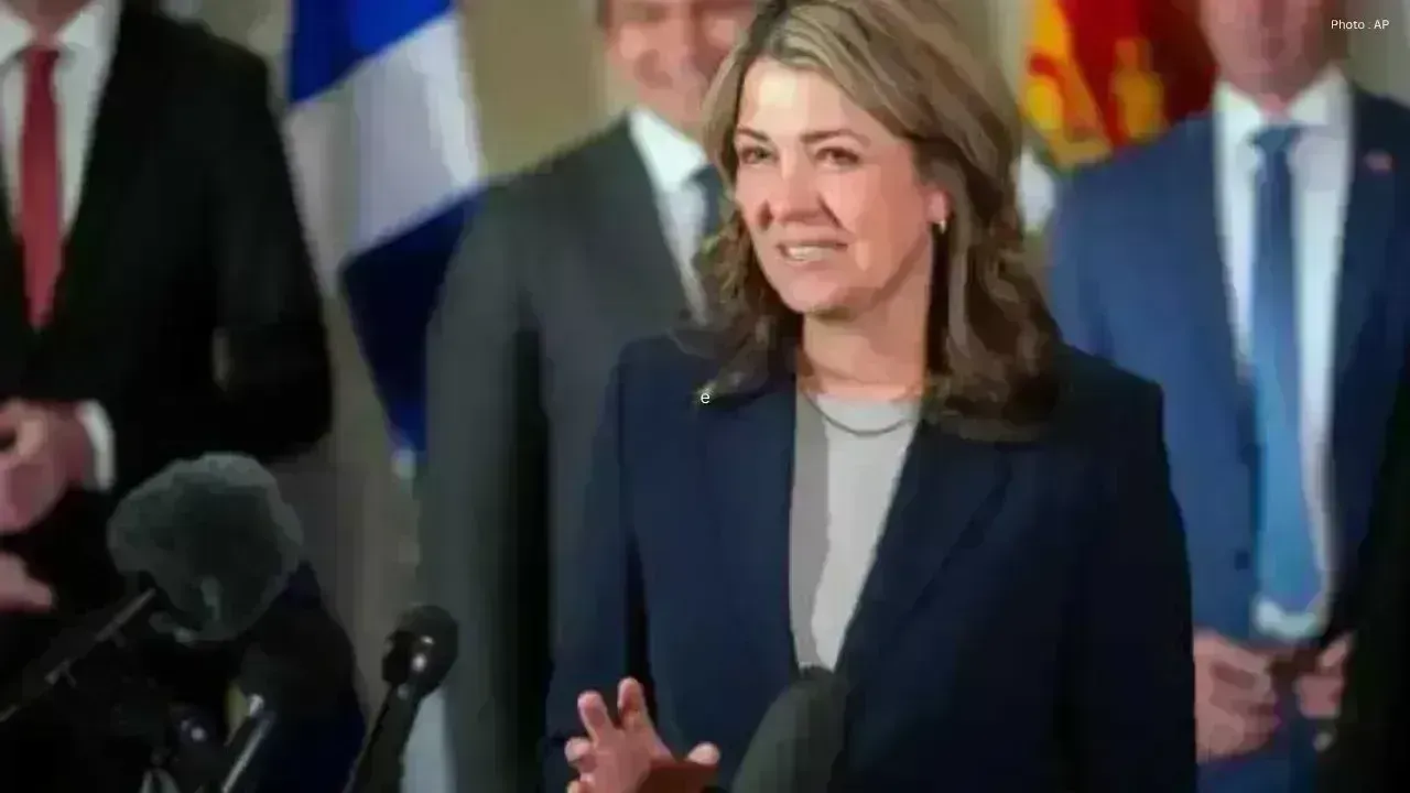 Danielle Smith Dismisses UCP President's Views on Separatism