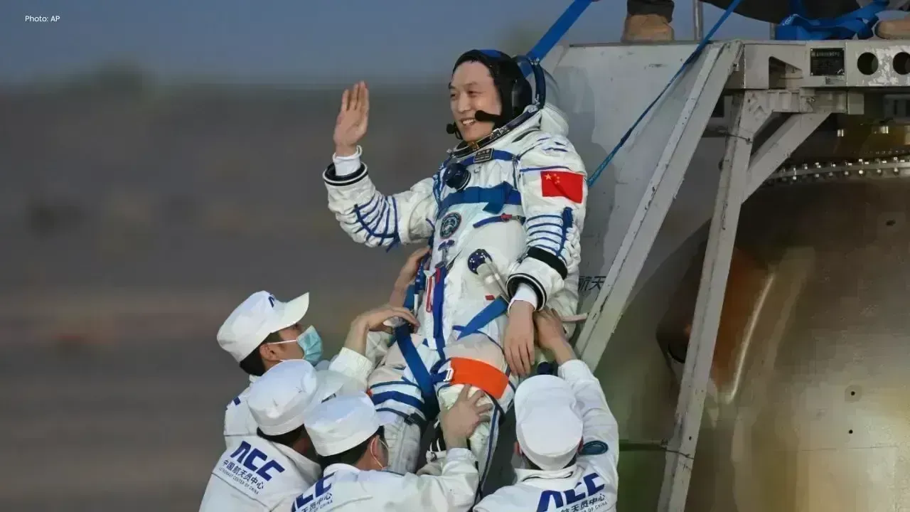 China Astronauts Return After Record Space Stay
