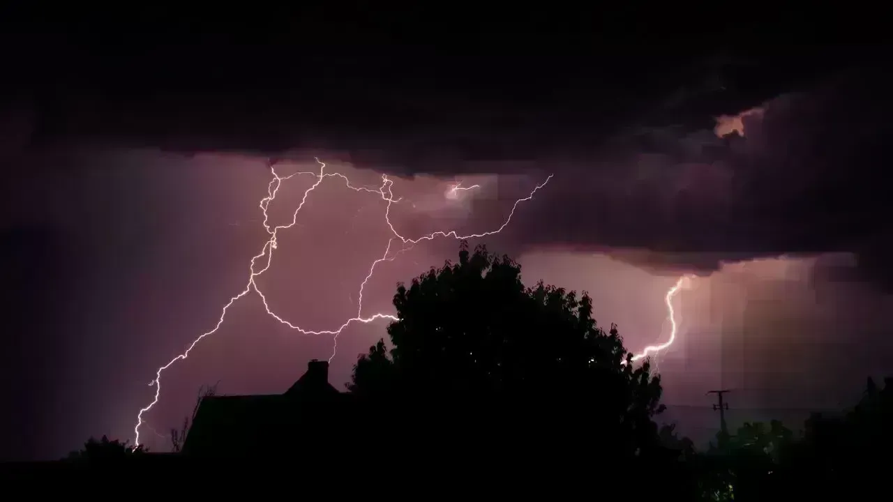 Thunderstorm Alert Issued Across Malaysia Tonight