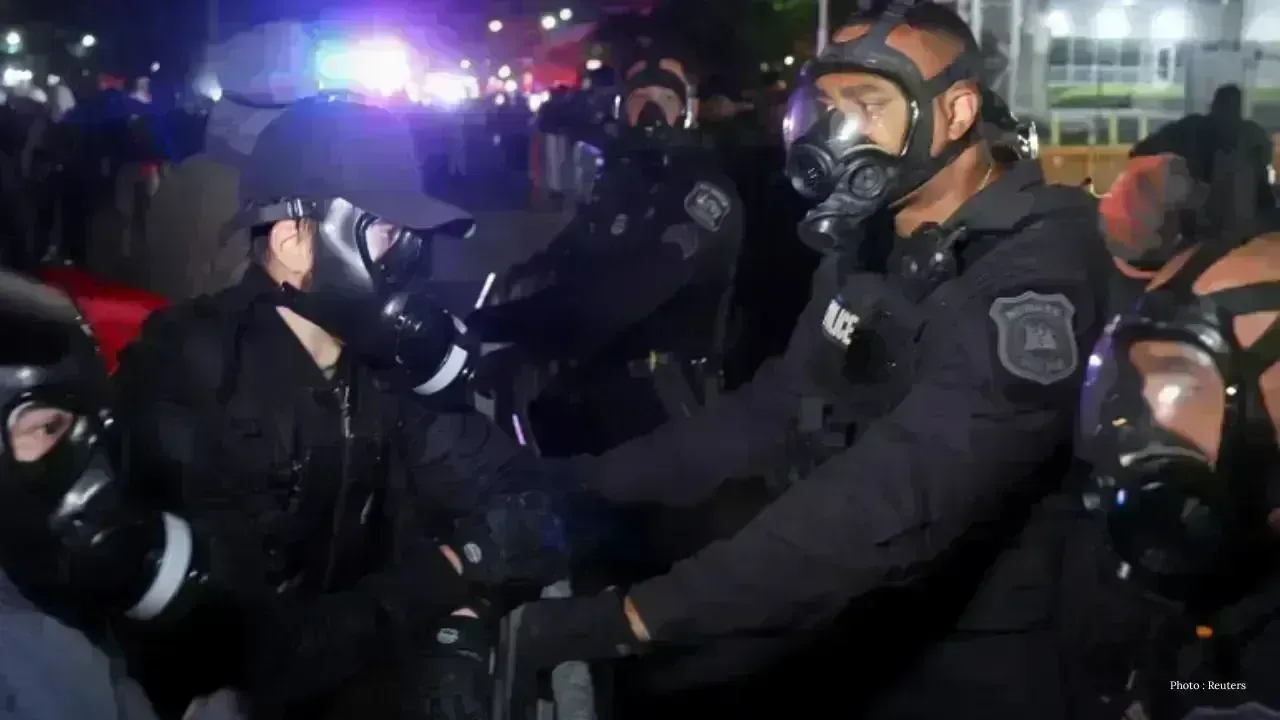 Newark’s Mayor Enforces Nightly Curfew Near Immigration Facility