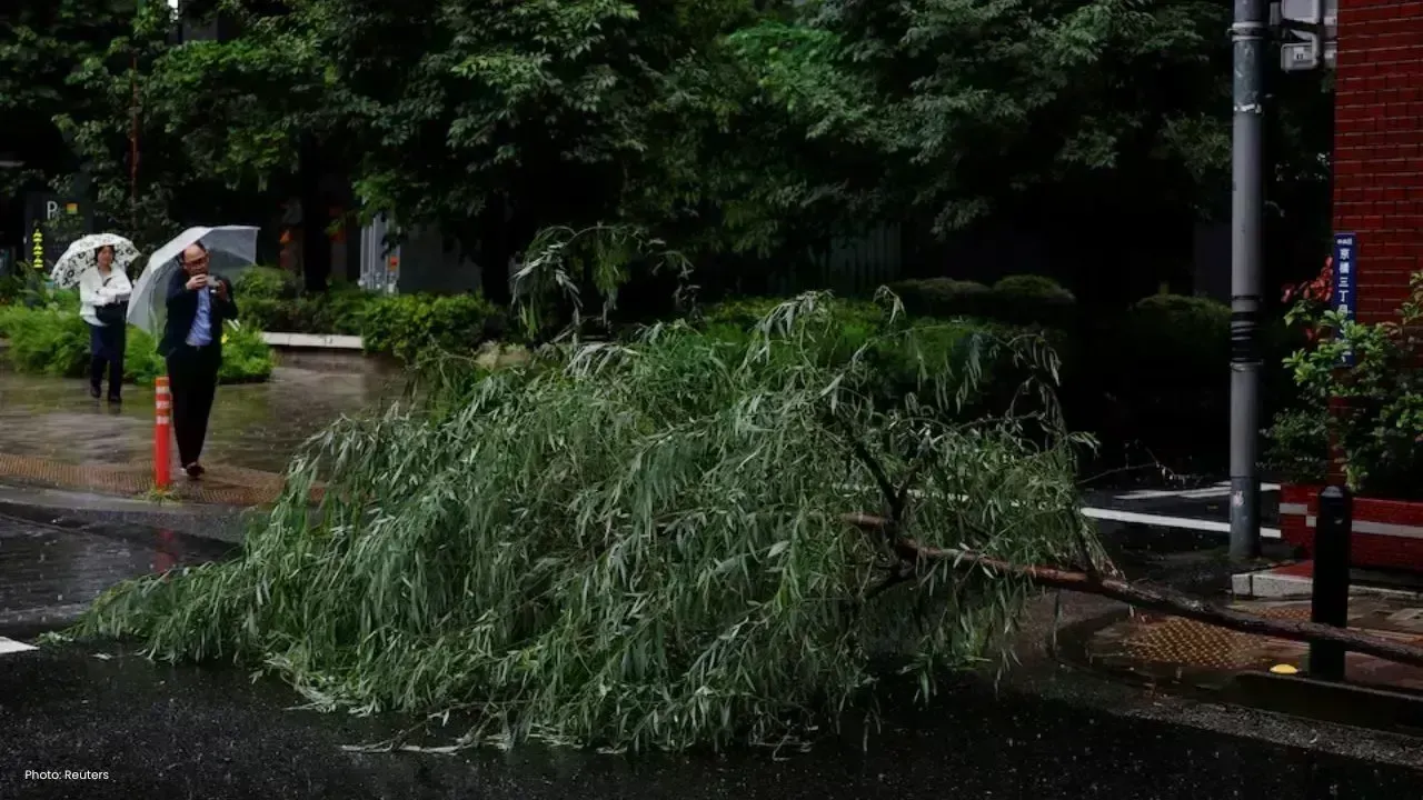 Tropical Storm Jangmi Hits Japan, Cuts Power