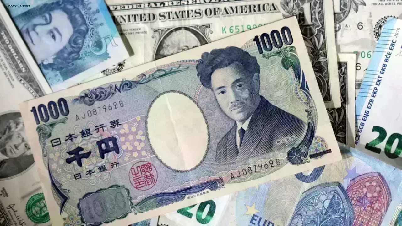 Yen Holds Near 160 as Dollar Gains on Gulf Tensions