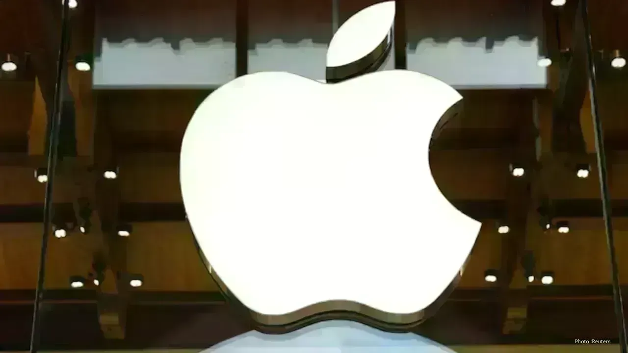 Apple Gears Up for Siri AI Revamp at WWDC