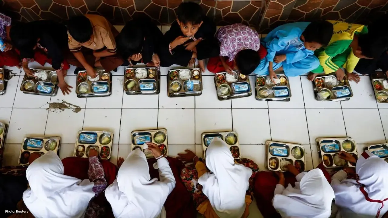 Indonesia Cuts Budget for Prabowo's Free School Meals Program