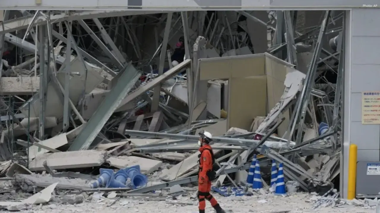 Japan Mall Blast Kills Two Workers After Returning for Cash