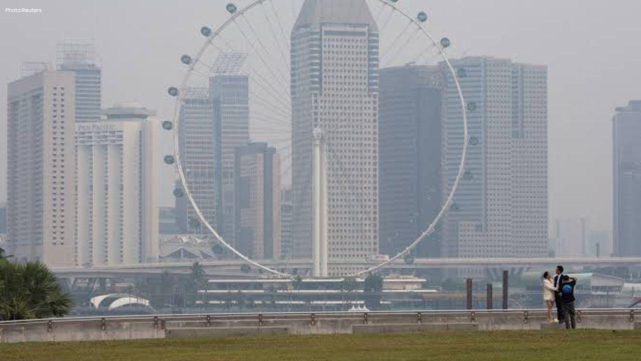 Singapore Haze Pushes Air Quality Into Unhealthy Range Across Island